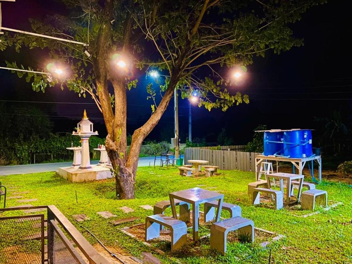 บ้านต้นไม้โฮมสเตย์อุทัยธานี Buitenkant foto