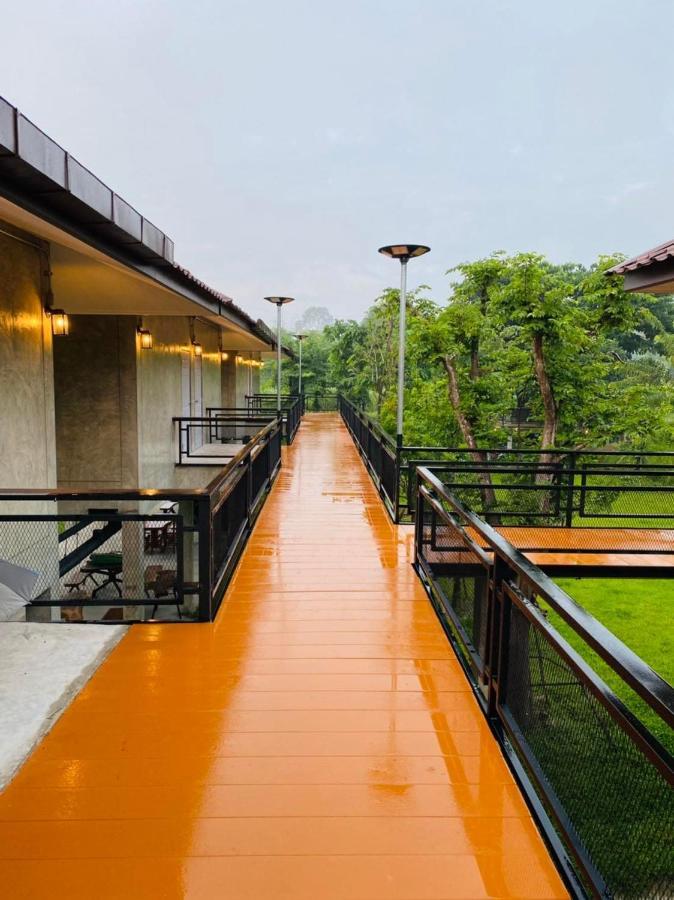 บ้านต้นไม้โฮมสเตย์อุทัยธานี Buitenkant foto