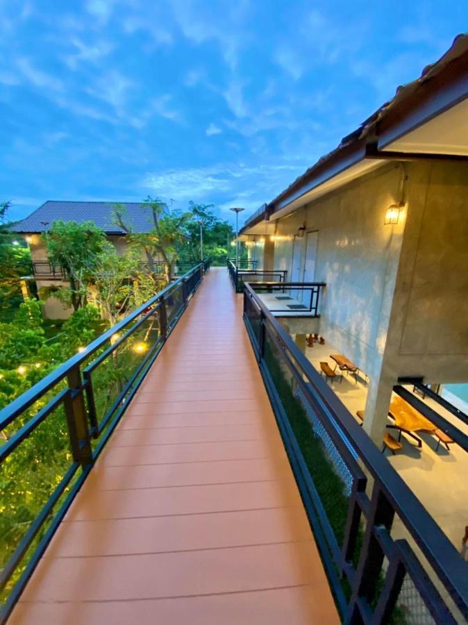 บ้านต้นไม้โฮมสเตย์อุทัยธานี Buitenkant foto