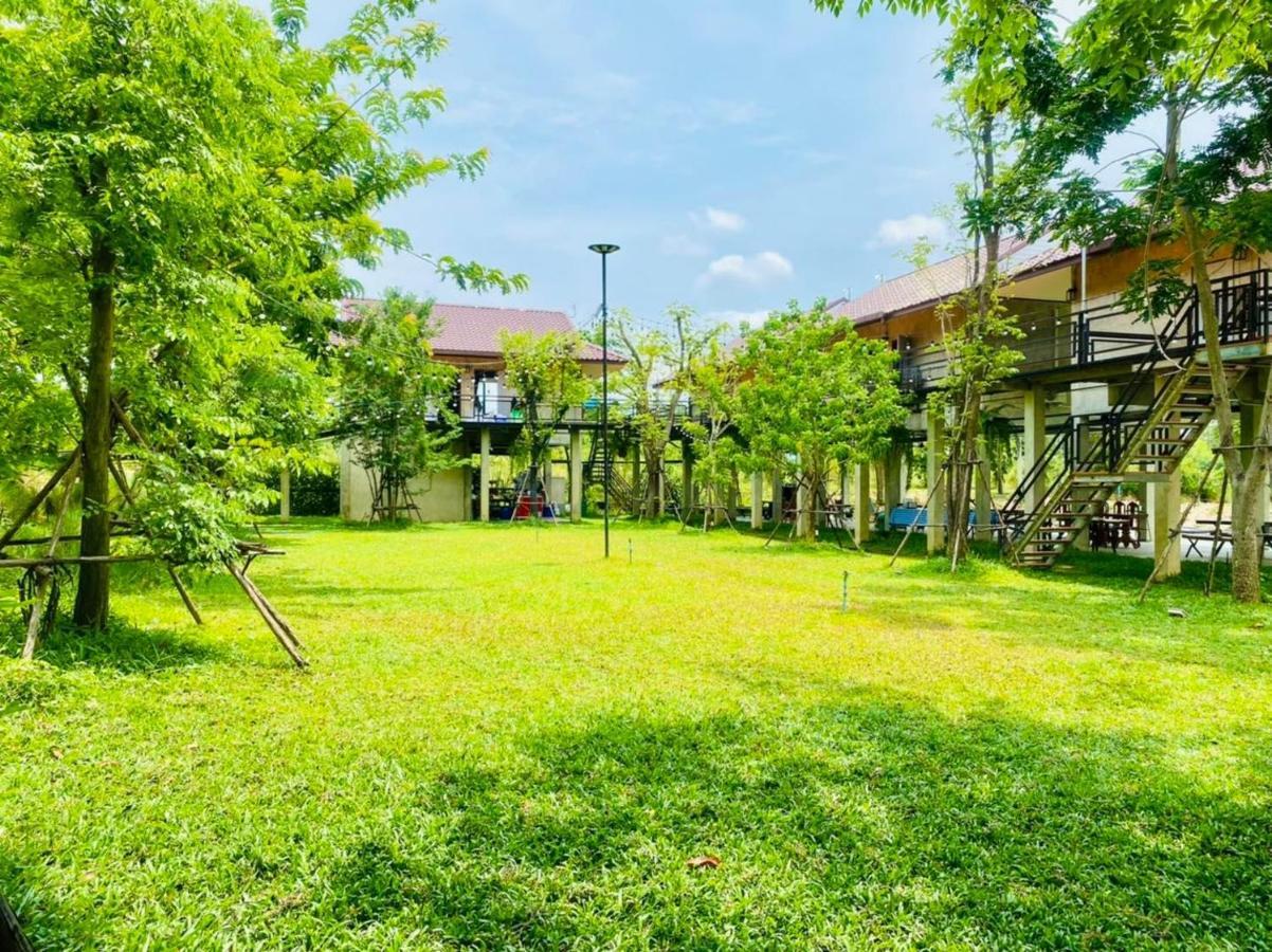 บ้านต้นไม้โฮมสเตย์อุทัยธานี Buitenkant foto