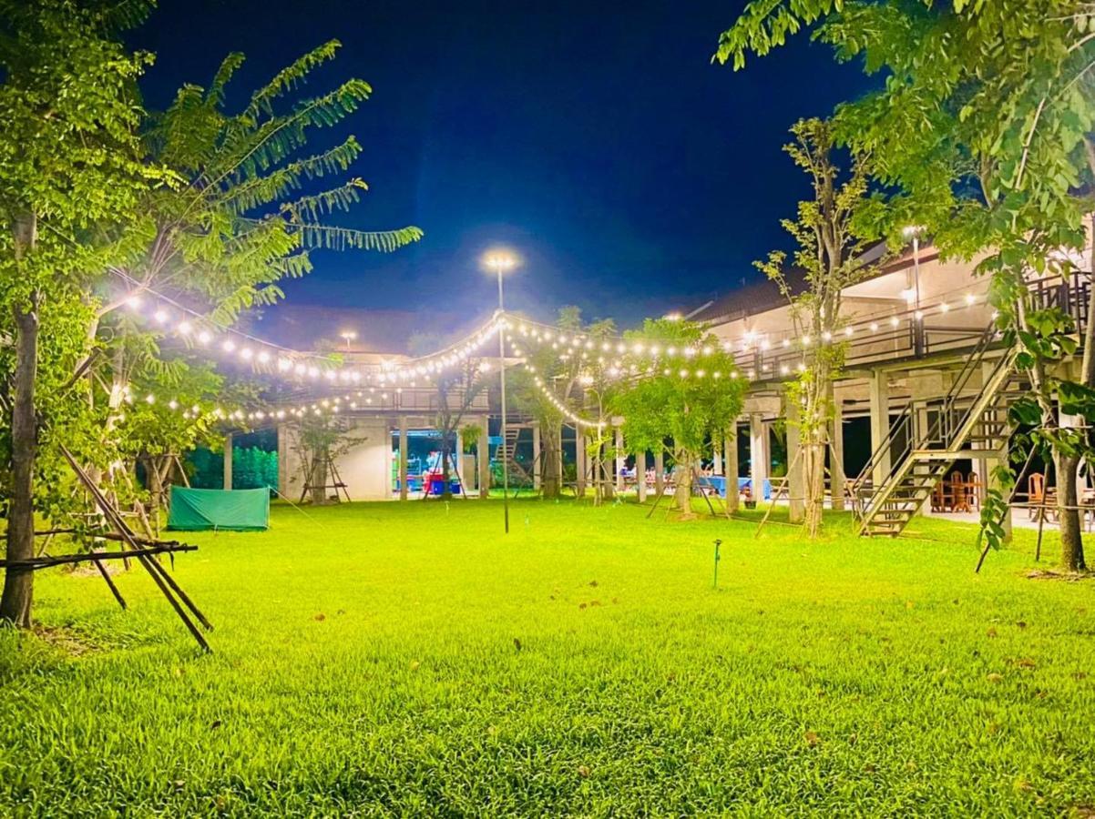 บ้านต้นไม้โฮมสเตย์อุทัยธานี Buitenkant foto